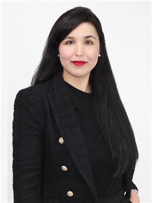Portrait of Zara Sultani, Associate.