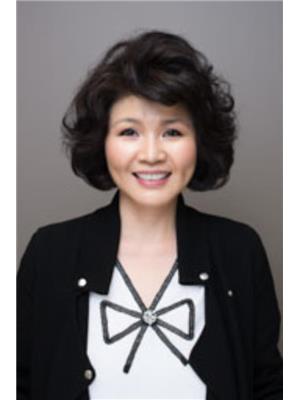 Portrait of Monica Jin, Associate.