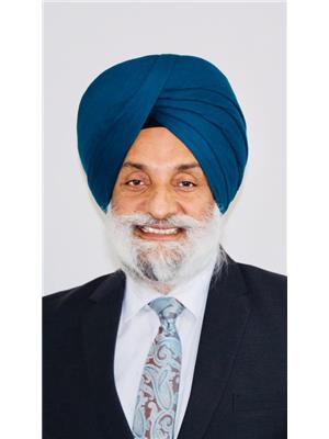 Portrait of Jatinder Cheema, Associate.