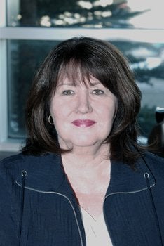 Linda Lee, Associate